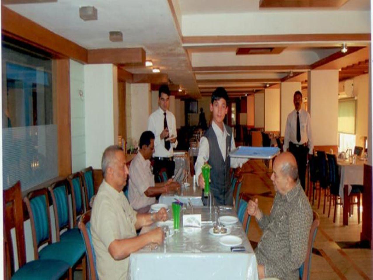 Hotel Abha International Bhuj Zewnętrze zdjęcie